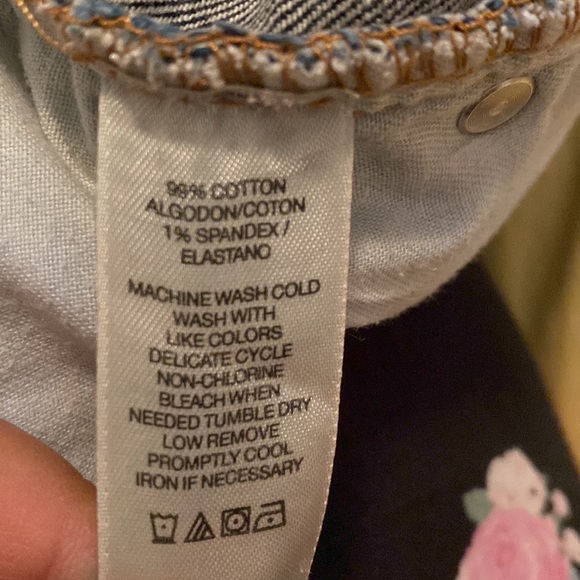 DKNY SOHO JEAN 99% Cotton and 1% Spandex - Picture 13 of 13